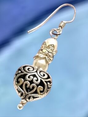 Vintage heart earrings Faux pearl & silver tone filigree Love